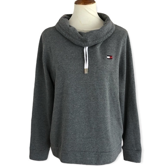 Tommy Hilfiger women’s pull over sweatshirt lined with fleece - Picture 2 of 9